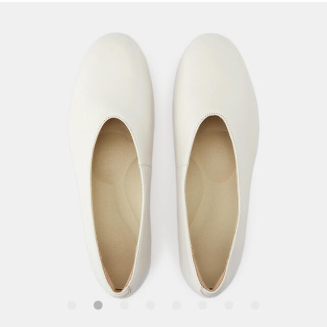 MUJI (無印良品)(ムジルシリョウヒン)のMUJI(無印良品)レザー深履きフラットシューズ オフ白 レディースの靴/シューズ(バレエシューズ)の商品写真