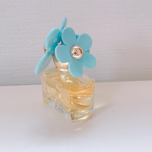 MARC BY MARC JACOBS(マークバイマークジェイコブス)のMARC BY JACOBS DAISY オードトワレ コスメ/美容の香水(香水(女性用))の商品写真