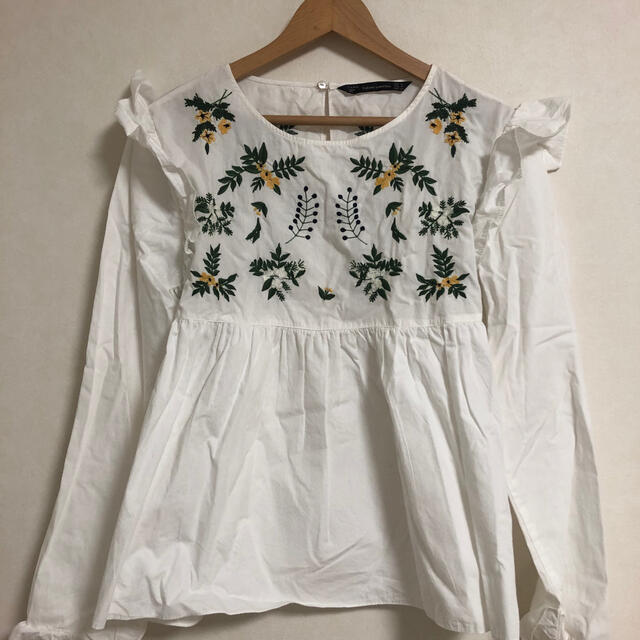 ZARA(ザラ)のZARA 刺繍ブラウス レディースのトップス(シャツ/ブラウス(長袖/七分))の商品写真