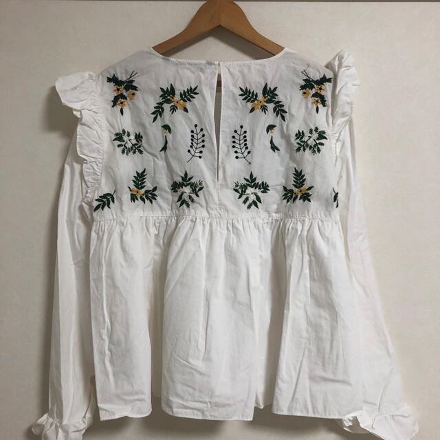 ZARA(ザラ)のZARA 刺繍ブラウス レディースのトップス(シャツ/ブラウス(長袖/七分))の商品写真