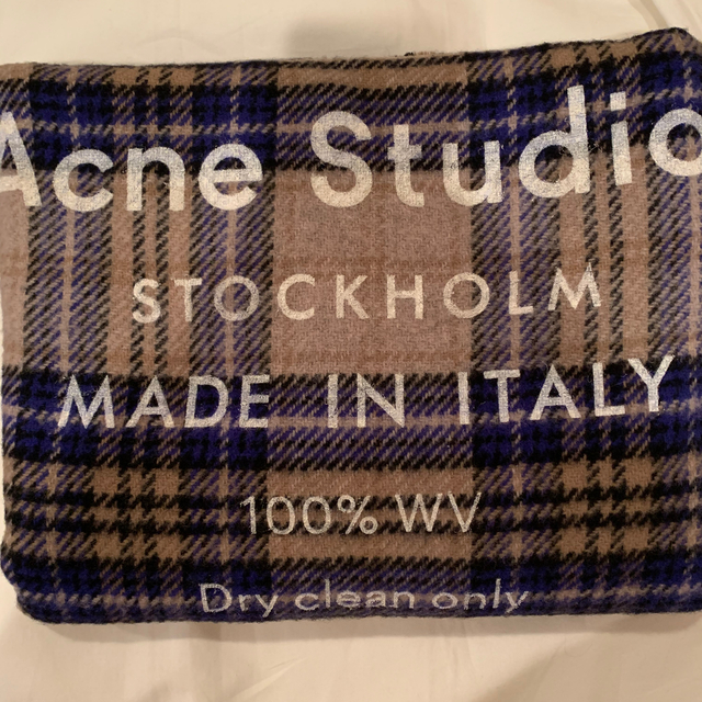 ACNE(アクネ)の チェックロゴスカーフ ベージュ/ブルー レディースのファッション小物(マフラー/ショール)の商品写真