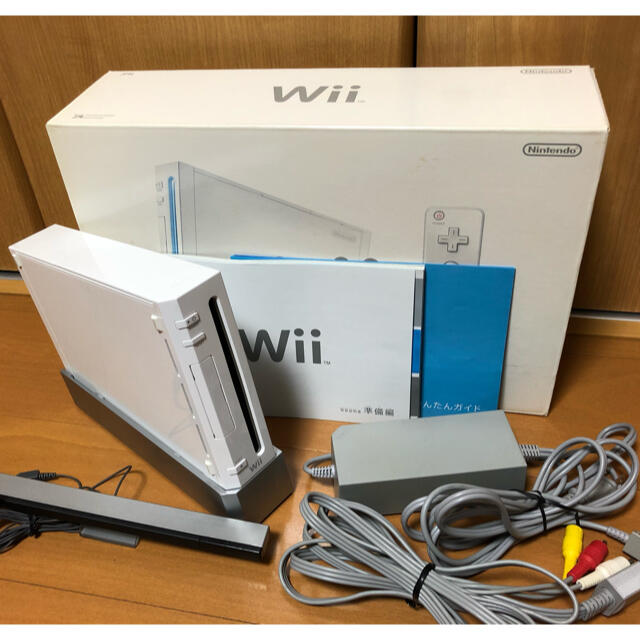 Wii本体＋リモコン４個＋クラシックコントローラ２個＋ヌンチャク＋ソフト10本