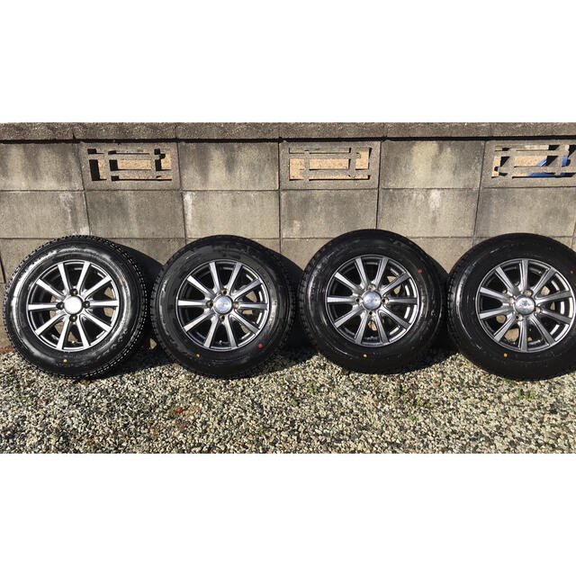 Goodyear(グッドイヤー)のスタッドレス　4本セット　155/80R13  グッドイヤーアイスナビゼアII 自動車/バイクの自動車(タイヤ・ホイールセット)の商品写真