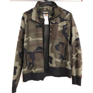 カーハート(carhartt)のCarhartt レディース　ナイロンジャケット　迷彩(ノーカラージャケット)