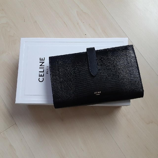 celine(セリーヌ)のtt様専用・新品未使用CELINE ラージストラップ・希少リザード黒 レディースのファッション小物(財布)の商品写真