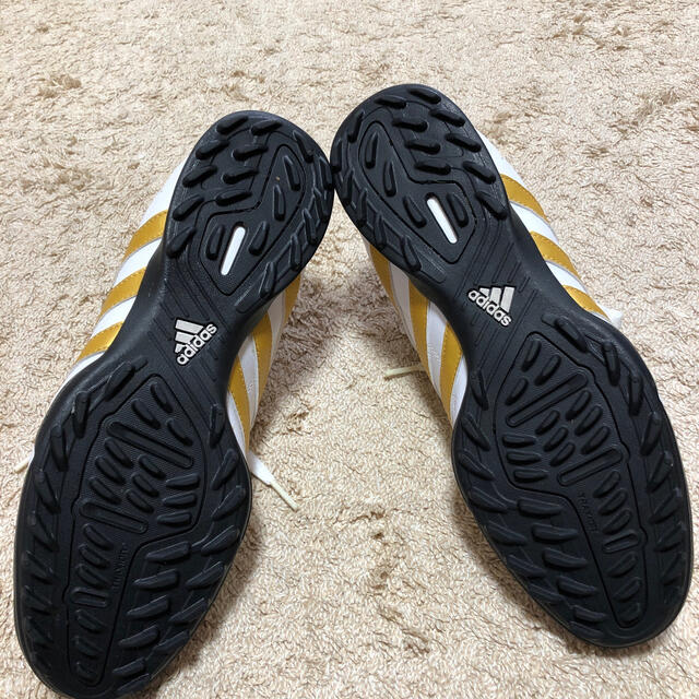 adidas(アディダス)のアディダス　メンズ　フットサルシューズ　サイズ25.5cm スポーツ/アウトドアのサッカー/フットサル(シューズ)の商品写真