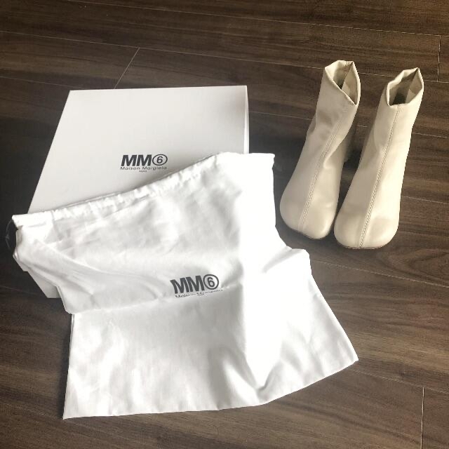 足袋mm6 maison margiela ソックスブーツ  ヌードカラー ブーツ