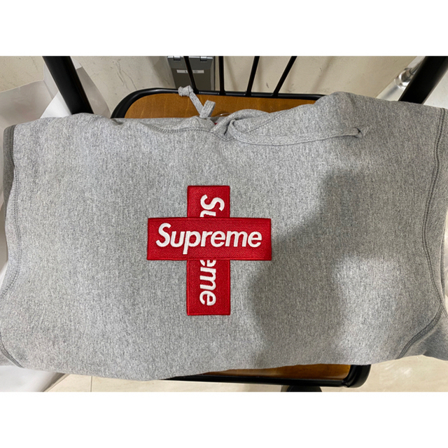 Supreme(シュプリーム)の【S】supreme Cross Box Logo Hooded グレー メンズのトップス(パーカー)の商品写真