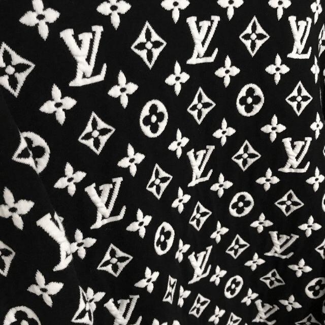 LOUIS VUITTON(ルイヴィトン)のよし様専用　新品同様 ルイヴィトン 入手困難 モノグラム スウェットシャツ 黒白 メンズのトップス(スウェット)の商品写真