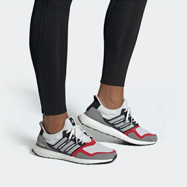 adidas(アディダス)のadidas ultra BOOST S&L 22cm 新品　値下げ レディースの靴/シューズ(スニーカー)の商品写真