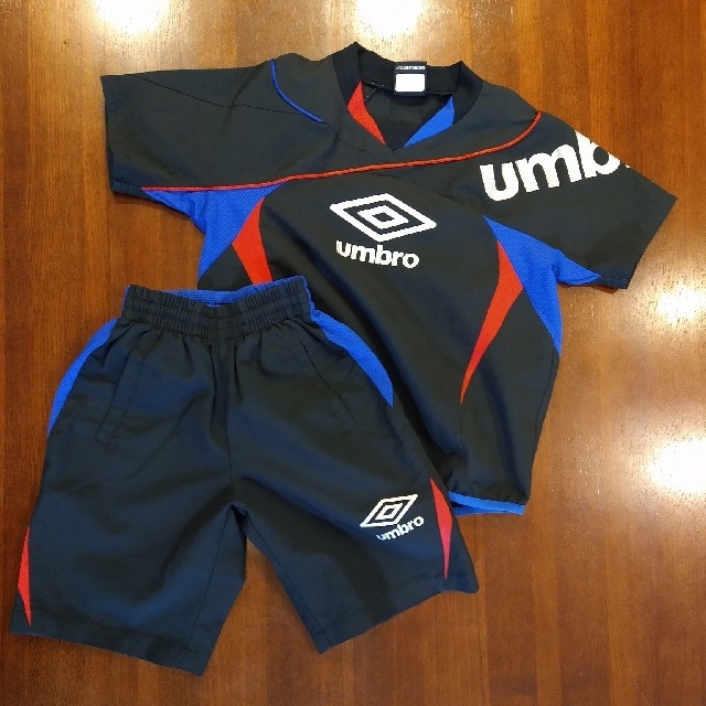 UMBRO(アンブロ)のキッズ　サッカーシャツパンツ スポーツ/アウトドアのサッカー/フットサル(ウェア)の商品写真