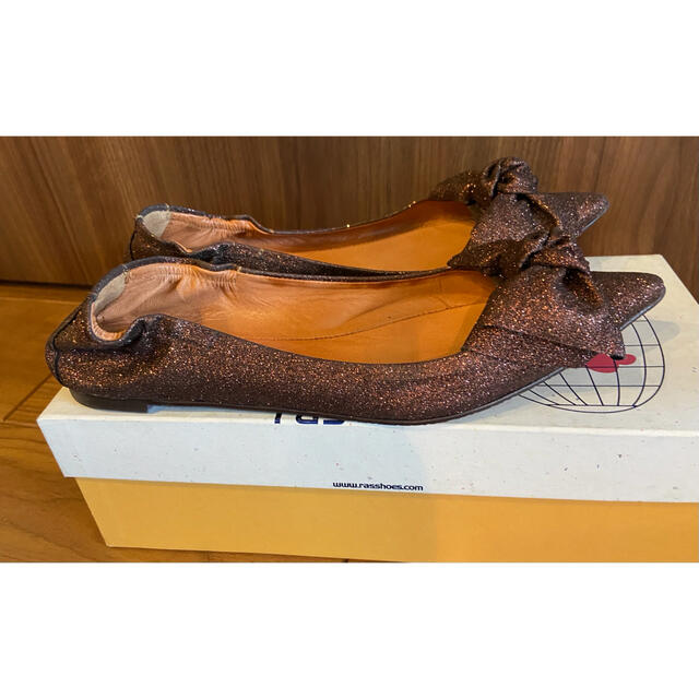 ras(ラス)の【新品未使用】ras ギャザーメタリックラメリボンフラットパンプス レディースの靴/シューズ(ハイヒール/パンプス)の商品写真