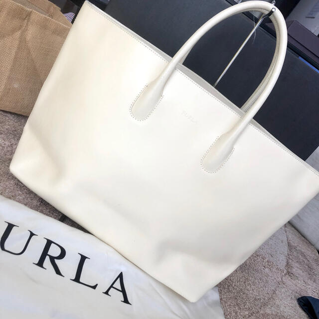 FURLA  フルラ　白のトートバッグ