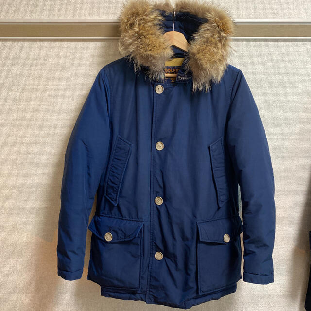 WOOLRICH(ウールリッチ)のwoolrich ウールリッチ アークティックパーカー XS ロイヤルブルー メンズのジャケット/アウター(ダウンジャケット)の商品写真