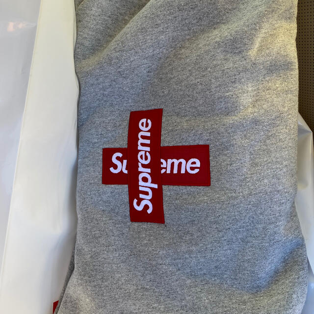 Supreme(シュプリーム)のSupreme Cross Box Logo Hooded Sweatshirt メンズのトップス(パーカー)の商品写真