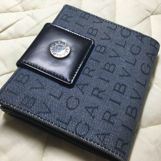 BVLGARI　ロゴマニア折り畳み財布