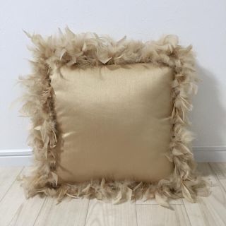 ザラ(ZARA)のZARAHOME❤️羽根つきクッション(クッション)