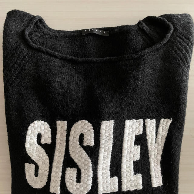 Sisley(シスレー)のシスレー 薄手 ストレッチ レタリング ボックスニット（M〜LL相当） レディースのトップス(ニット/セーター)の商品写真