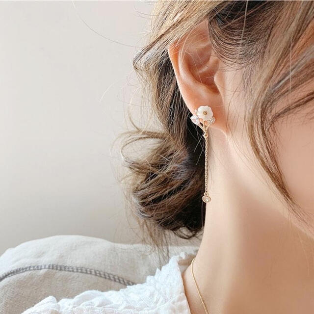 Mila Owen(ミラオーウェン)のbijoux flower chain pierce ◯s925 post レディースのアクセサリー(ピアス)の商品写真