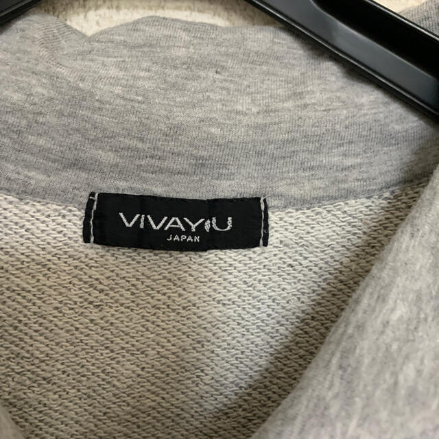 VIVAYOU(ビバユー)のVIVAYOU     半袖シャツ　　グレー レディースのトップス(シャツ/ブラウス(半袖/袖なし))の商品写真