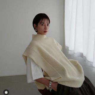 ステュディオス(STUDIOUS)のCLANE square sleeve knit vest ホワイト 1(ベスト/ジレ)