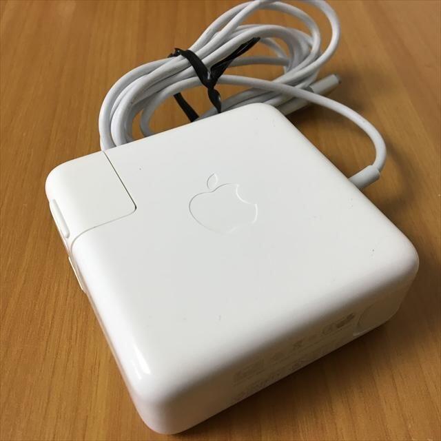 Apple(アップル)の純正 MacBook Pro用 60W ACアダプタ MagSafe2 T型（1 スマホ/家電/カメラのPC/タブレット(ノートPC)の商品写真