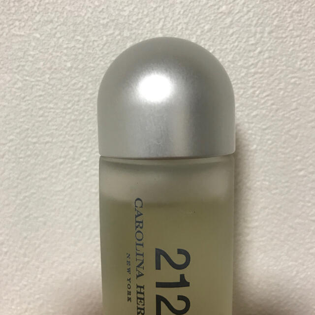 CAROLINA HERRERA(キャロライナヘレナ)のCAROLINA HERRERA 212 香水 コスメ/美容の香水(香水(女性用))の商品写真