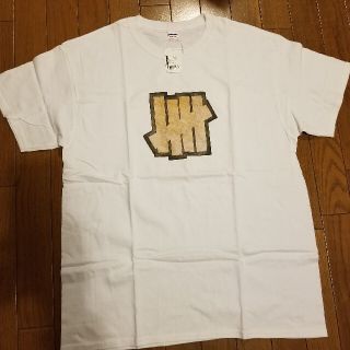 アンディフィーテッド(UNDEFEATED)のLサイズ UNDEFEATED TEE Tシャツ(Tシャツ/カットソー(半袖/袖なし))