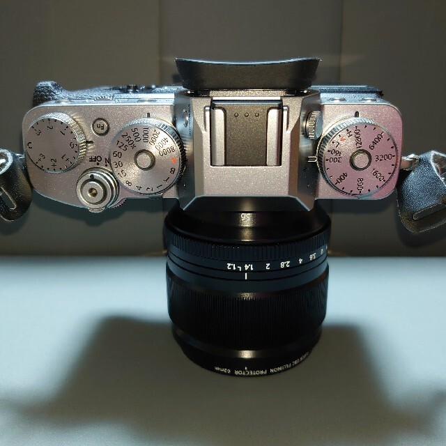 富士フイルム(フジフイルム)のFUJIFILM X-T3 シルバーボディー スマホ/家電/カメラのカメラ(ミラーレス一眼)の商品写真