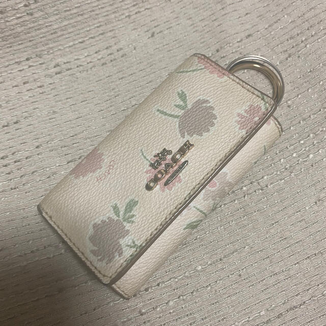 COACH(コーチ)のコーチ　花柄　キーケース レディースのファッション小物(キーケース)の商品写真