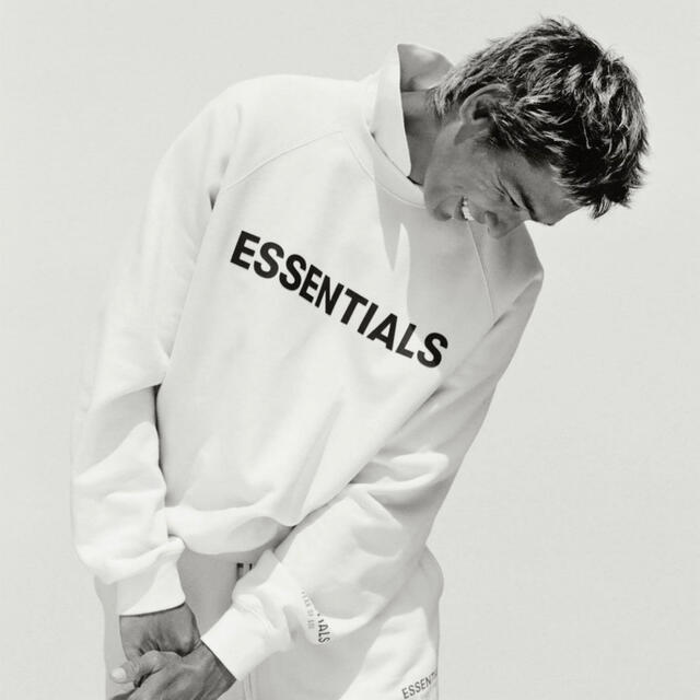 FEAR OF GOD(フィアオブゴッド)のFOG ESSENTIALS クルーネックスウェット　クリーム　S 未使用新品 メンズのトップス(スウェット)の商品写真