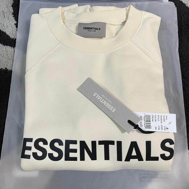 FEAR OF GOD(フィアオブゴッド)のFOG ESSENTIALS クルーネックスウェット　クリーム　S 未使用新品 メンズのトップス(スウェット)の商品写真