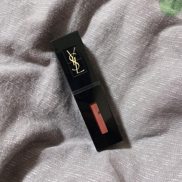 Yves Saint Laurent Beaute(イヴサンローランボーテ)のYves Saint Laurent ヴェルニスAレブル407 コスメ/美容のベースメイク/化粧品(口紅)の商品写真