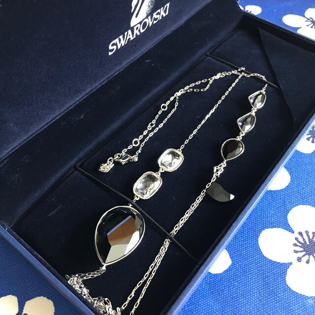 SWAROVSKI(スワロフスキー)のお値下げ　スワロフスキー　ネックレス レディースのアクセサリー(ネックレス)の商品写真