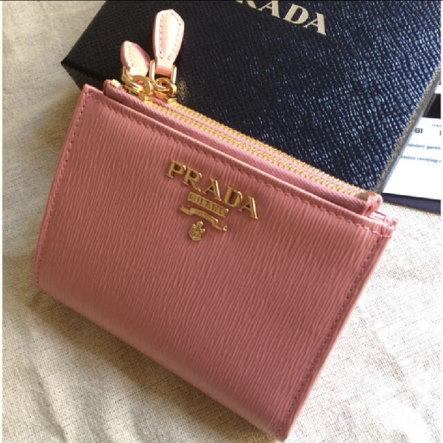 【新品未使用】PRADA 2つ折り財布 VITELLO