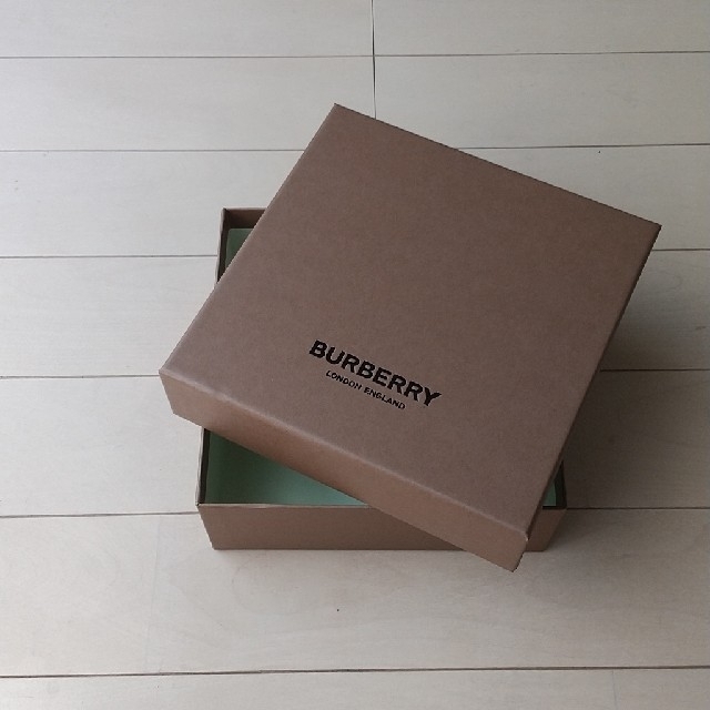 BURBERRY(バーバリー)のBURBERRY ラッピング インテリア/住まい/日用品のオフィス用品(ラッピング/包装)の商品写真