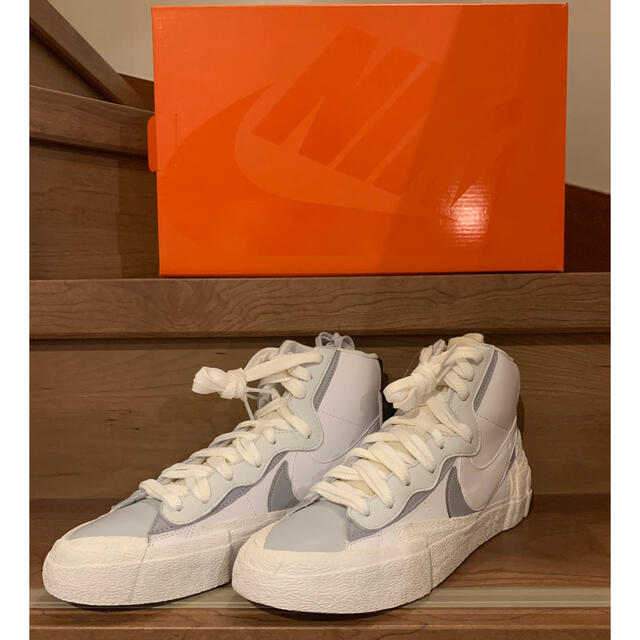 NIKE(ナイキ)のNIKE×SACAI BLAZER MID WHITE/GLAY 28.0cm メンズの靴/シューズ(スニーカー)の商品写真