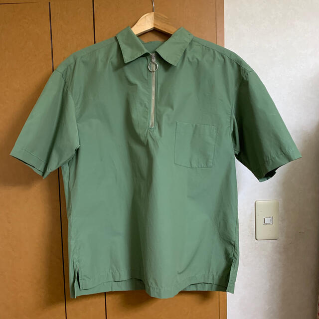 STUDIOUS(ステュディオス)のリドム　リングジップハーフスリーブシャツ【ライトカーキ】 メンズのトップス(シャツ)の商品写真