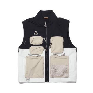 ナイキ(NIKE)のNIKE ACG VEST ベスト カーゴベスト 黒 白 cargo nrg(ベスト)