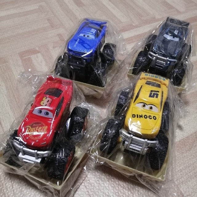 ディズニーカーズ4台 ディズニーカーズ3 ビッグフットダイキャストカー4台セット