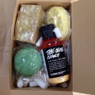 ラッシュ(LUSH)の新品未開封 LUSH  ギフトセット  (ボディソープ/石鹸)