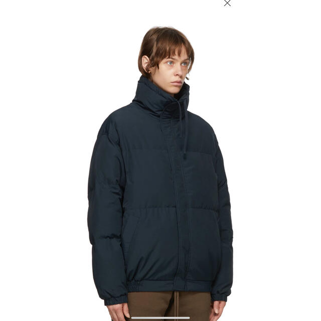 FEAR OF GOD(フィアオブゴッド)のESSENTIALS SSENSE 限定 ネイビー Puffer ジャケット メンズのジャケット/アウター(ダウンジャケット)の商品写真