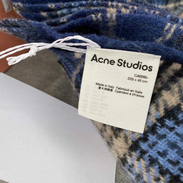 ACNE(アクネ)のまるも様専用　アクネ　ストール メンズのファッション小物(マフラー)の商品写真