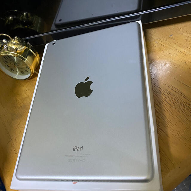 iPad(アイパッド)の準美品　iPad  Air  16GB  WIFIモデル　アイパッド　エア スマホ/家電/カメラのPC/タブレット(タブレット)の商品写真