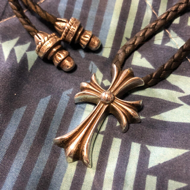 CHROME HEARTS スモール CH クロスペンダント レザーブレード