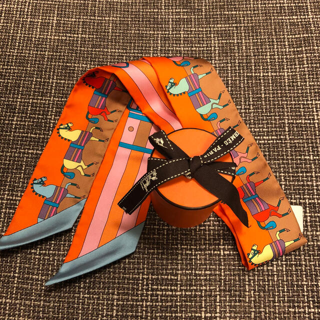 Hermes(エルメス)の☆新品 自宅保管☆ 完売品 Hermès エルメス ツイリー ② レディースのファッション小物(バンダナ/スカーフ)の商品写真