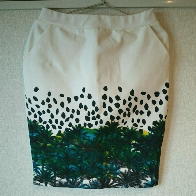 Abahouse Devinette(アバハウスドゥヴィネット)の新品！Devinetteの白スカート☆ レディースのスカート(ひざ丈スカート)の商品写真
