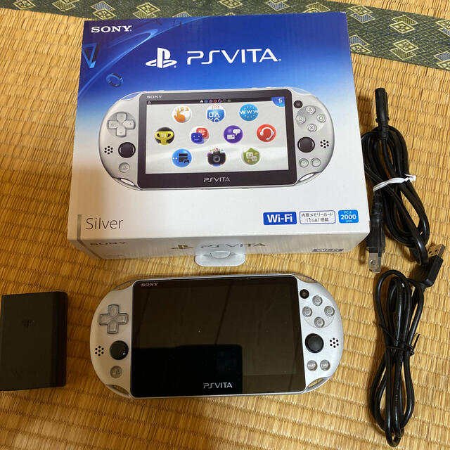 SONY PlayStationVITA PCH-2000 シルバー+ソフト5本