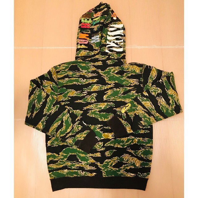 A BATHING APE - 【値下げしました】A BATHING APE タイガーパーカーの ...