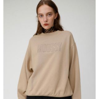 ♡MOUSSY♡【MOUSSYロゴ　】ベージュトレーナー ゆるダボ　おしゃれ